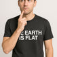 The Earth is flat ― Mens T-Shirt - Schwarz
