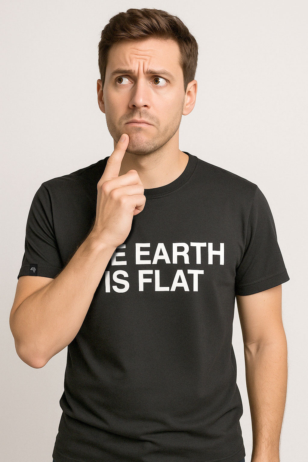 The Earth Is Flat ― Herren Satire T-Shirt – Schwarz