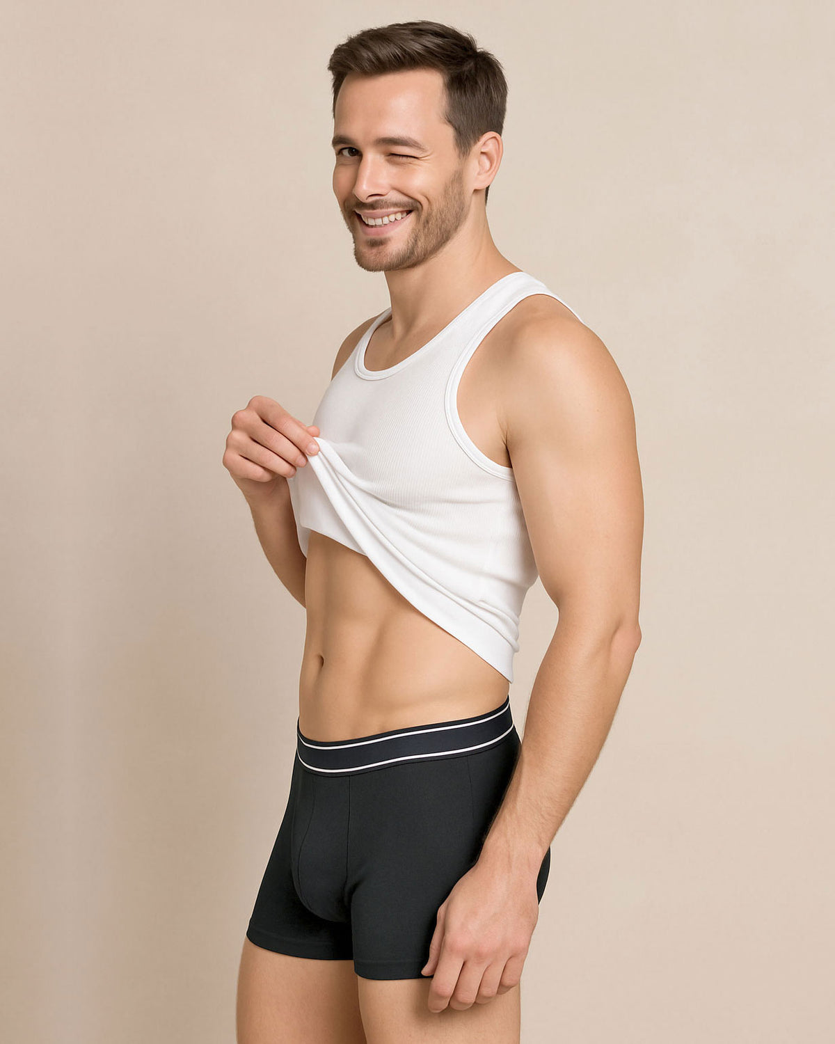 Herren Boxershorts KRB K800 am Model von vorn – körpernaher Schnitt mit kurzem Bein und breitem Kontrastbund