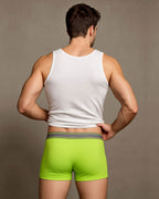 Herren-Retropants in Rückansicht mit kurzen eng anliegenden Beinen, elastischem Kontrastbund und hinterer Mittelnaht