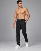 KRB P189 Trainingshose in Schwarz von vorn – Unisex Sporthose mit geradem Schnitt, Elastikbund und seitlichen Reißverschlusstaschen