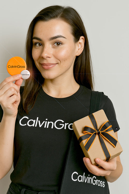 ― % ― Calvin Gross ― GESCHENK SET ― Ladies Girlie T-Shirt + Bag + Button + Sticker + Packaging