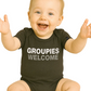 Groupies Welcome ― Baby Statement Strampler mit Bio-Baumwolle – Schwarz