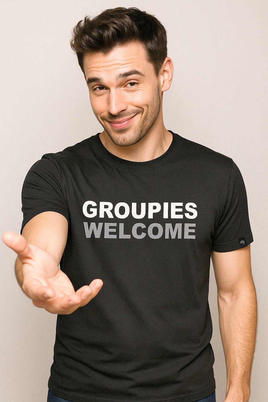 Groupies Welcome ― Herren Statement T-Shirt – Schwarz
